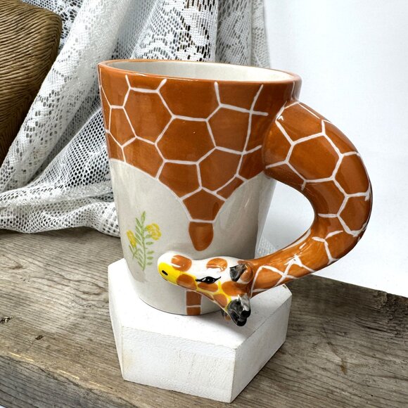 Giraffe-Themed Ceramic Mug With Honeycomb Pattern & Yellow Flower Detail - Picture 7 of 7